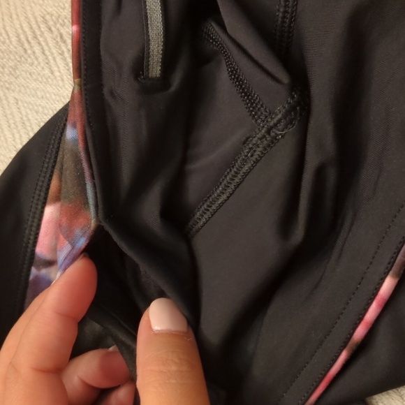 Women's Black Lululemon For Your Life Cropped Athletic Running Leggings Sz 10 - Picture 9 of 9